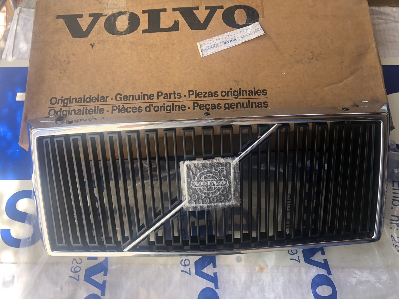 Calandre chrome Volvo 244 245 GLE d'origine pour modèles 1312354 long nez