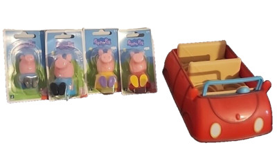 Peppa Pig Lights & Sounds Family Fun Car + 4 Figures (T79DG)