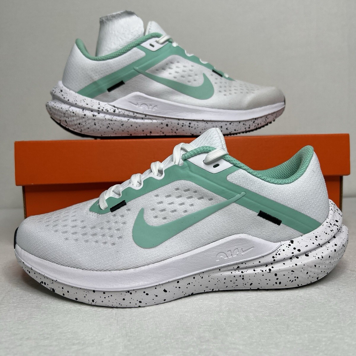 $100 Nike Women 6.5 Air Winflo 10 White Emerald Swoosh FN7106-100