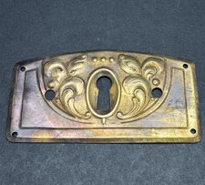 Vintage SINGLE LIGHT WEIGHT Brass Skeleton Key Hole Door Drawer Plate Escutcheon