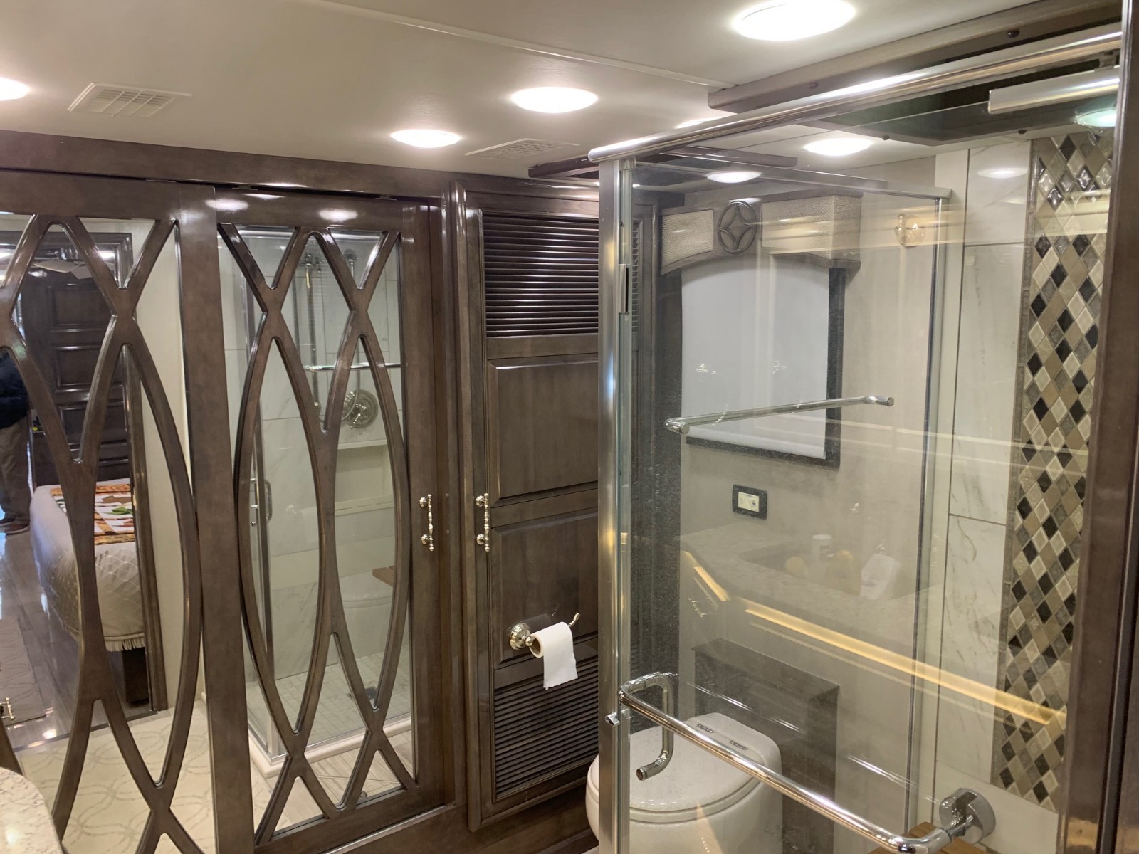 Entegra Coach Cornerstone Series M-45B 605hp Cummins One Owner Low Miles!!