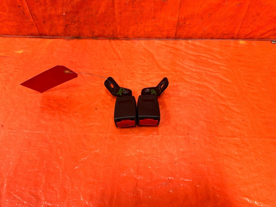 09-11 MAZDA RX8 RX-8 - TRASERO IZQUIERDO Y DERECHO - HEBILLAS CINTURÓN DE SEGURIDAD TRASERO CLIPS OEM 303 Foto 3 de 4