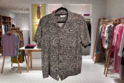 Women's Blouse Black & White Paisley Design Short Sleeve Pocket Onia Size Medium