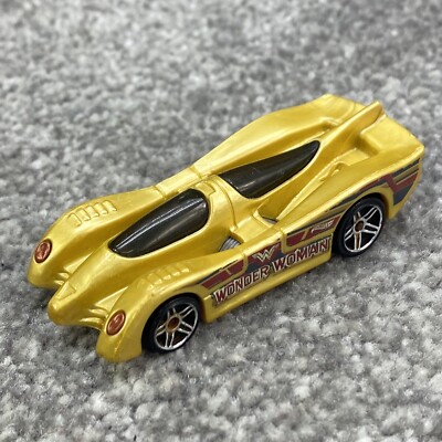Hot Wheels Wonder Woman Power Pistons DC Batman V Superman 1/64 Gold Selten
