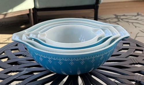 Vintage Pyrex Snowflake Garden blue/white nesting bowl set #441 through #444
