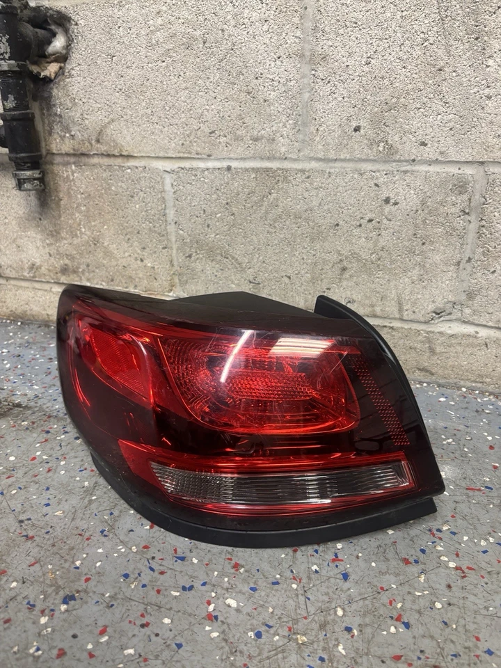 Juego completo de montaje de luces traseras Chevy SS 2014 2015 2016 2017 FABRICANTE DE EQUIPOS ORIGINALES Foto 4 de 4