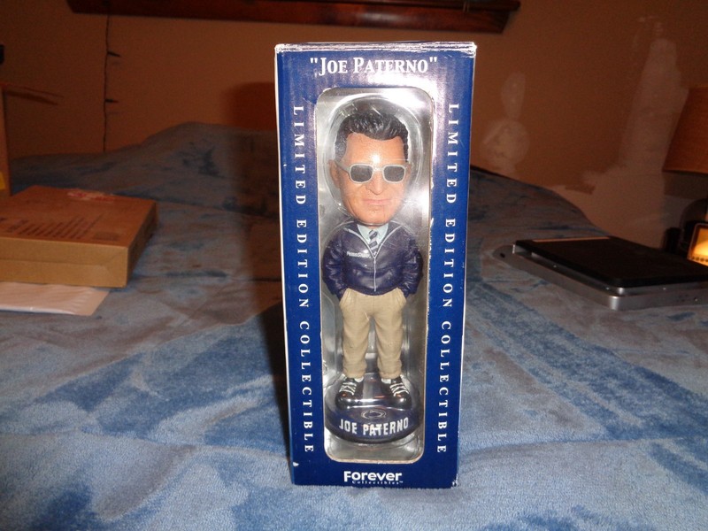 JOE PATERNO NCAA BOBBLEHEAD ,FOREVER COLLECTIBLES, BLUE BASE