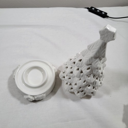 Yankee Candle Pierced Ceramic White Christmas Tree Tea Light Holder Luminary 8" - Picture 3 of 5