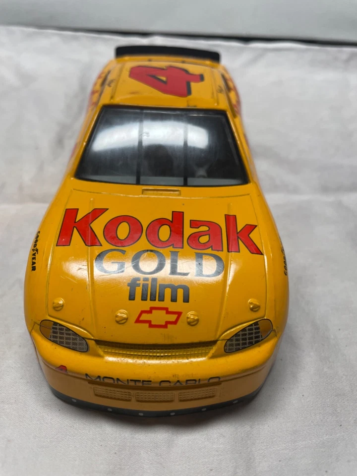 1995 Racing Champions Kodak Gold Bobby Hamiliton #4 Monte Carlo 1:24 Nascar die Foto 2 de 4