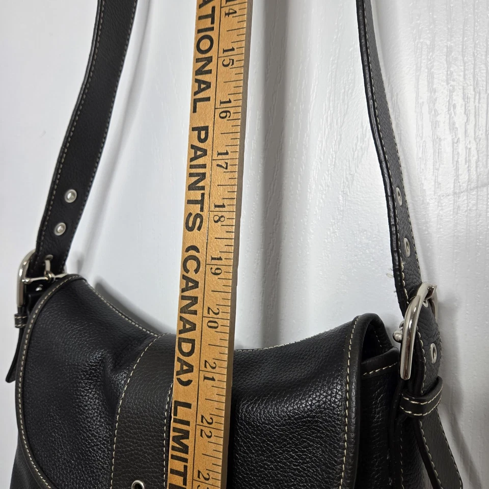 Bolso Bandolera Danier Cartera Cuero Guijarro Negro con Solapa Foto 3 de 4