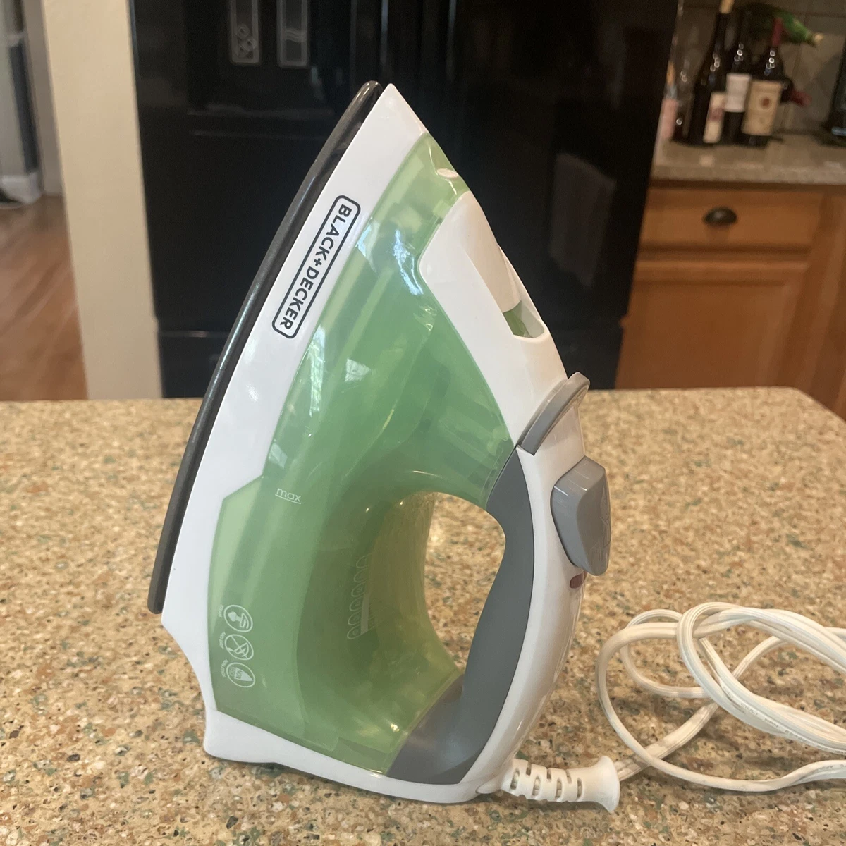Black and decker easy steam compact iron outlet