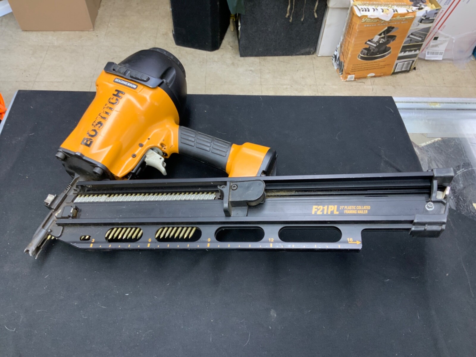 Bostitch F21PL framing Nailer