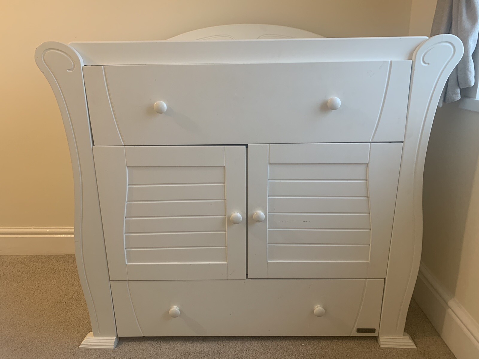 tutti bambini marie changing unit