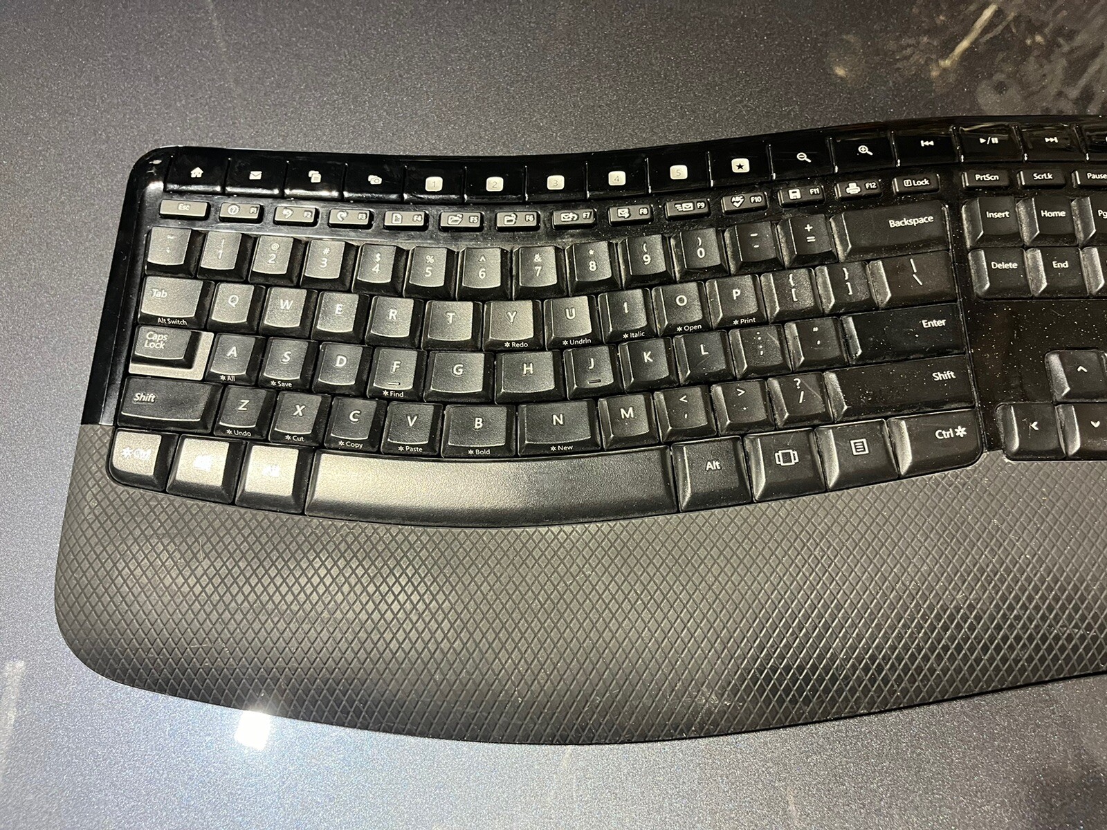 Microsoft Wireless Comfort Keyboard 5050  - NO Mouse NO Rece