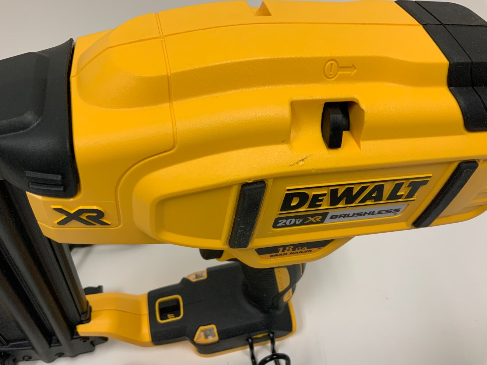 DEWALT 20V MAX* Cordless Brad Nailer Kit, 18GA (DCN680D1) 885911482226