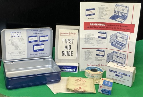 Vintage 1942 JOHNSON & JOHNSON First Aid Auto Kit With Some Original Contents - Picture 5 of 24