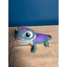 Disney Frozen 2 Bruni Fire Spirit Interactive Salamander Toy Hasbro E8568 Lights