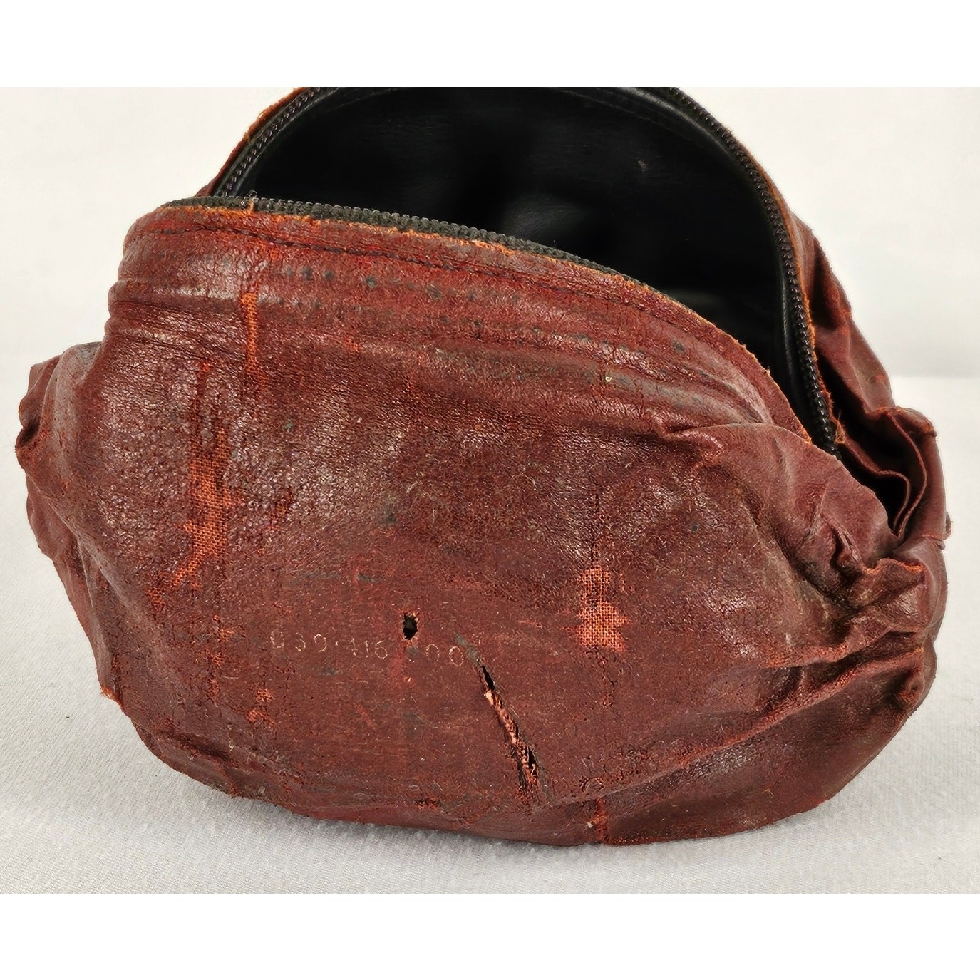 GUCCI VINTAGE BLACK POCHETTE COSMETIC POUCH – MINI HANDBAG – 1970s – RARE DESIGN thumbnail 13