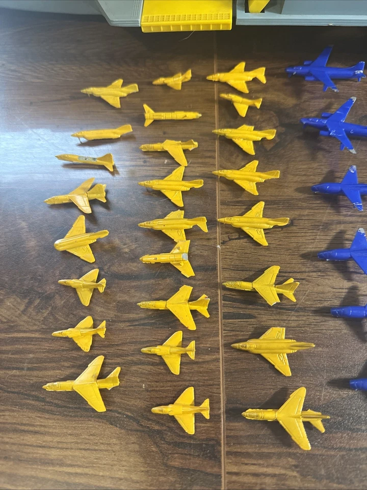 Remco Mighty Matilda 1963 portaaviones de juguete - no completo / para piezas Foto 2 de 4