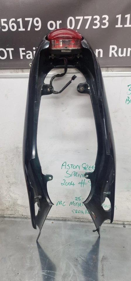Carenado trasero asiento trasero Triumph Sprint St 955i verde Aston 1998-2004 Foto 4 de 4