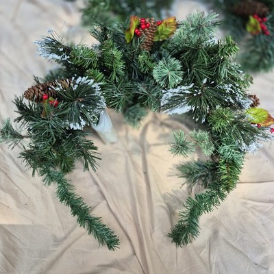 Christmas Outdoor Deoration: Lighted Mailbox Swag Berries Pine Cones