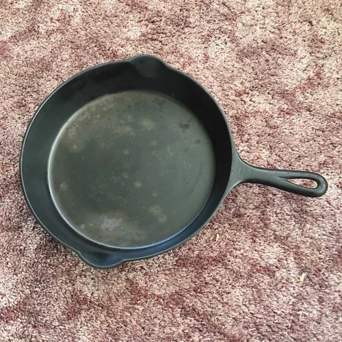 Griswold small logo #9 Cast Iron Skillet 11” Double Spout