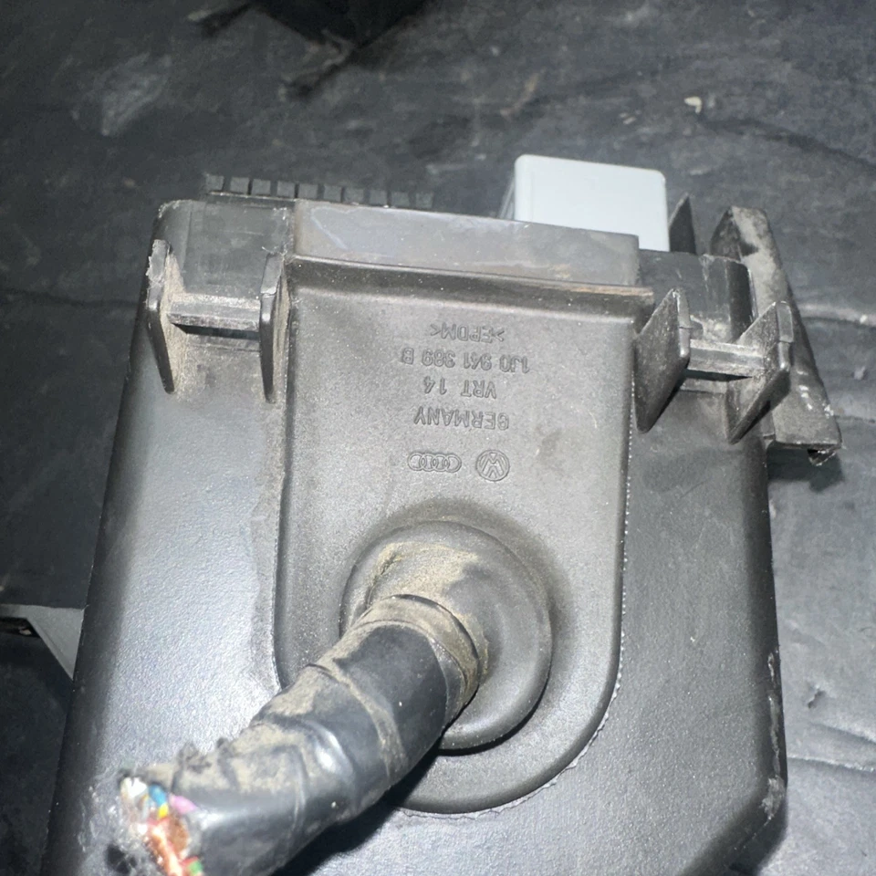 Used Fuse Box fits: 2003 Volkswagen Jetta Gengine compartment Grade A - Image 4 of 4