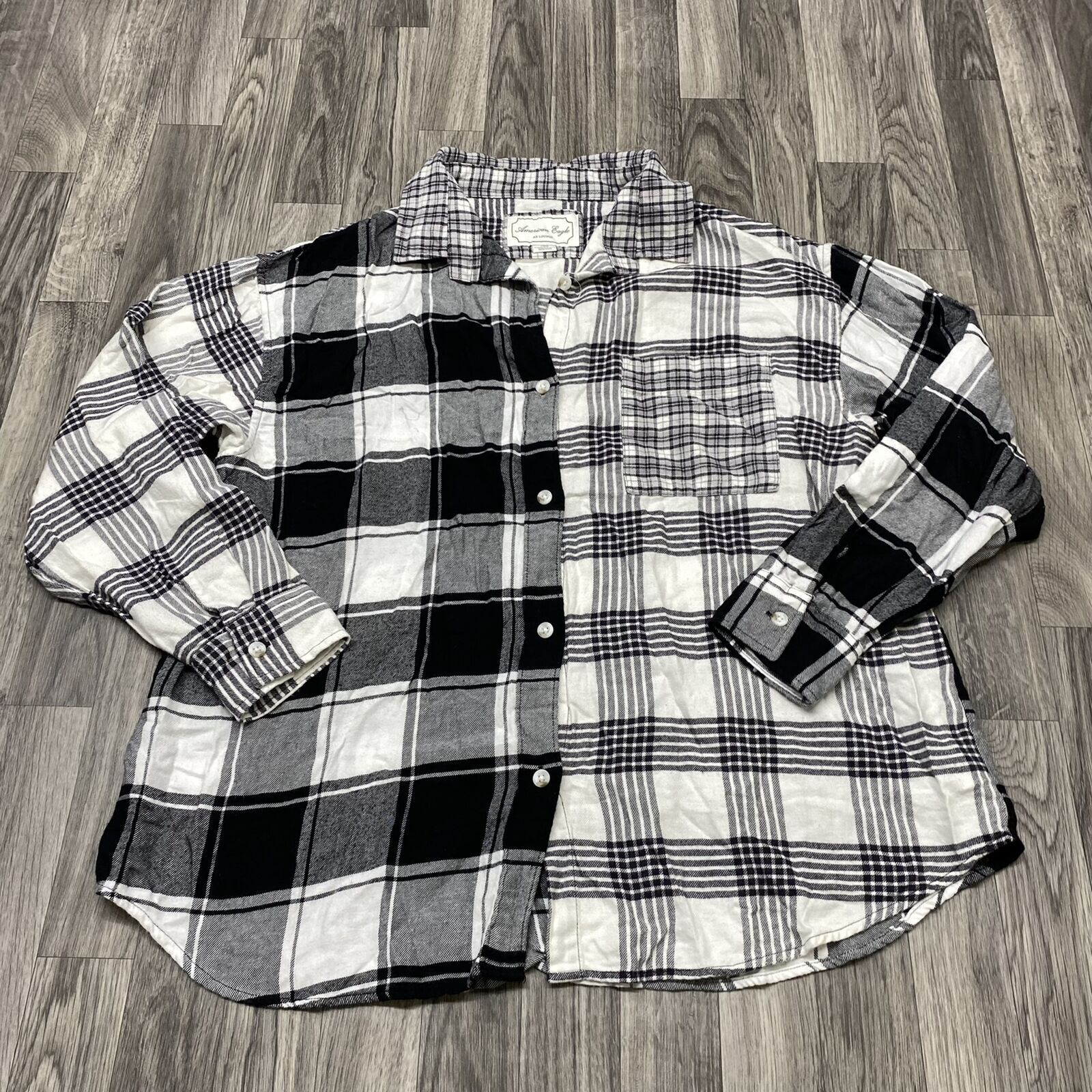 AMERICAN EAGLE Button Down Collared Black & White… - image 5