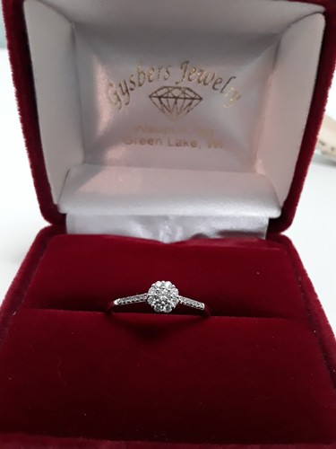 10 Karat Weißgold Diamant Ring Größe 6 natürliche Diamanten 1/5 ctw