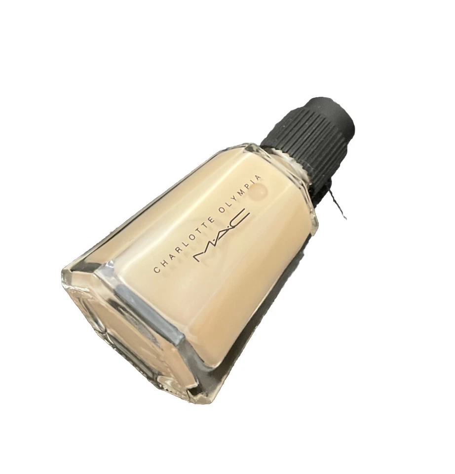 Esmalte de uñas Mac Charlotte Olympia Studio Good Old Days tamaño completo como en la foto Foto 2 de 4