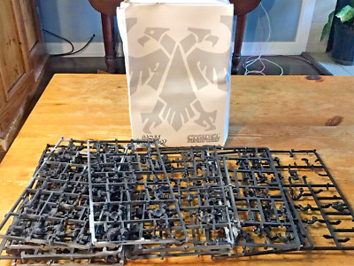 Warhammer Figures Parts Unbuilt Pieces Plastic Sprue Lot