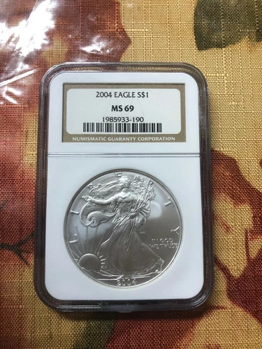 2004 SILVER EAGLE S$1 MS69 NGC