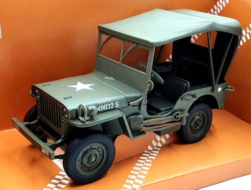 い UT Models 1/18 Scale Diecast 180 149002 - Willy's Jeep With Canvas