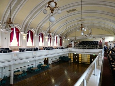 Foto 6x4 Inside Hyde Town Hall Hyde\/SJ9494 The gallery of the main func c2016
