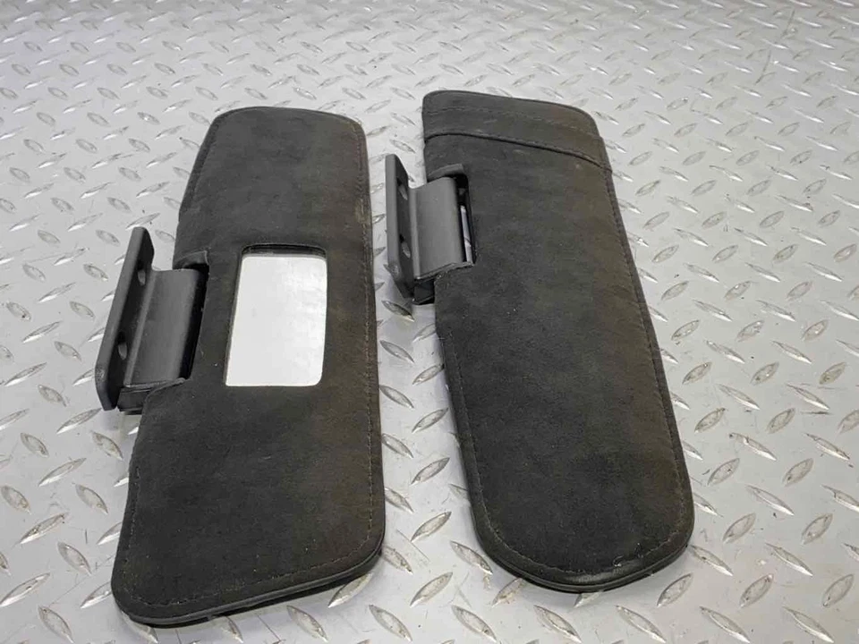 Par de parasoles de gamuza izquierda y derecha Ferrari California 12-14 (negro) Foto 2 de 4