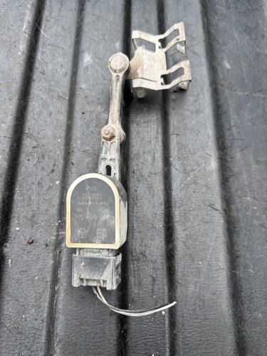 MERCEDES-BENZ E W213 Höhenstandsensor hinten rechts A0009053704 2.00 27501381