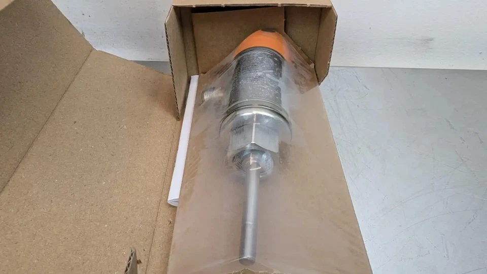 IFM Efector TN2511 Temperature Sensor w/ Display TN-045KCBD18-MFPKG/US/ -50 - 15 - Image 2 of 4