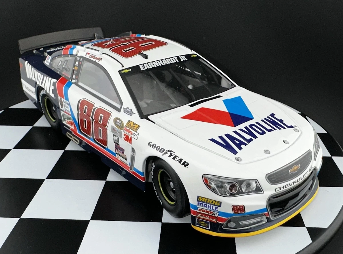 NASCAR Lionel Racing 1/24 - Dale Earnhardt Jr #88 - Chevrolet Halo 5 2015 - Color Chrome