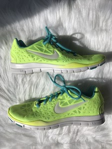 neon yellow nikes womens