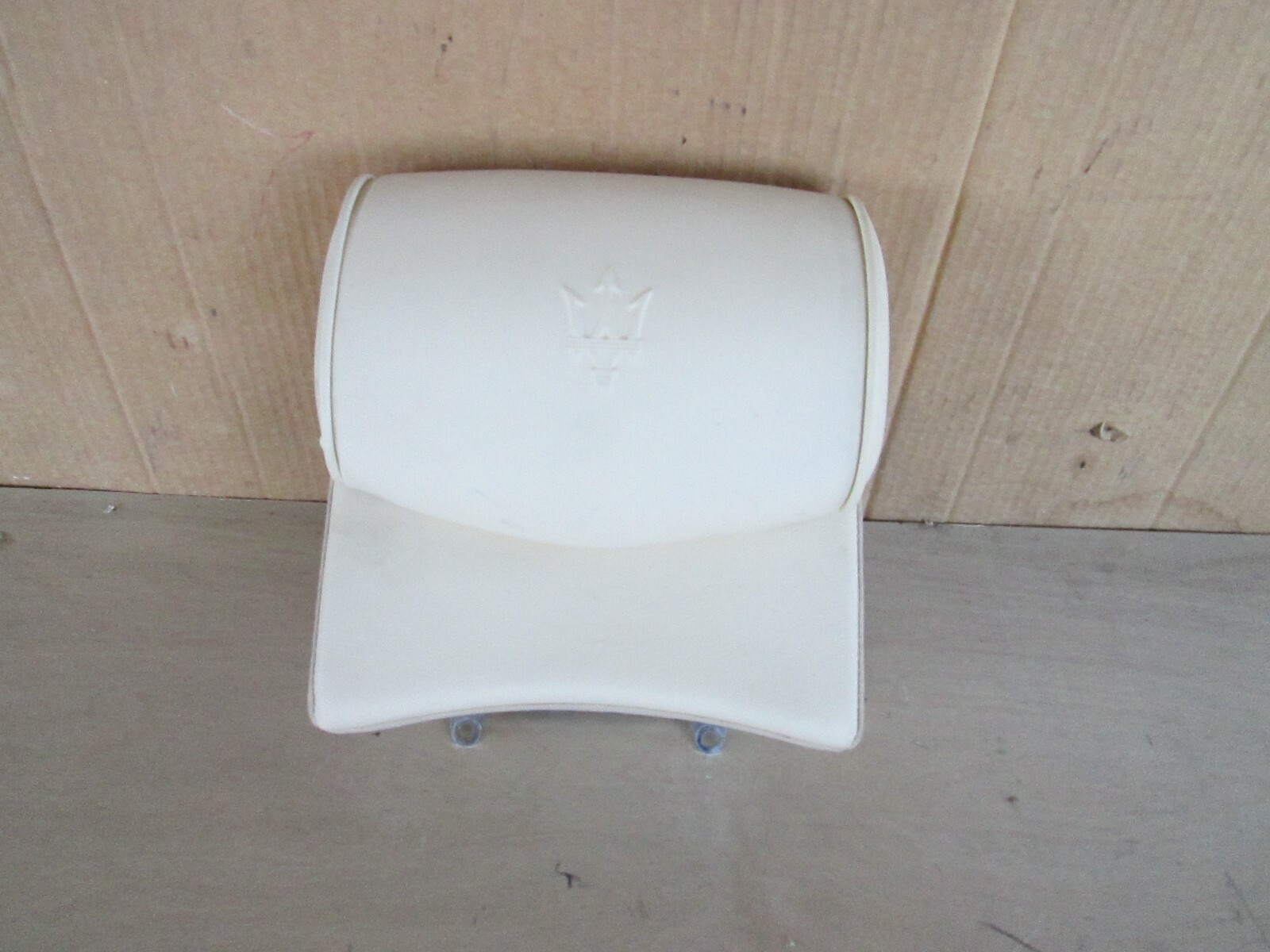 Maserati Quattroporte 05 - Rear Center Head Rest  - Avorio - 