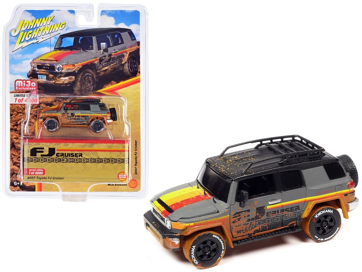 1/64 Johnny Lightning 2007 Toyota FJ Cruiser with Roofrack 1/64 Johnny Lightning 2007 Toyota FJ Cruiser with Roofrack
