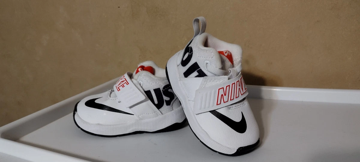 Nike team hustle best sale d8 size 7