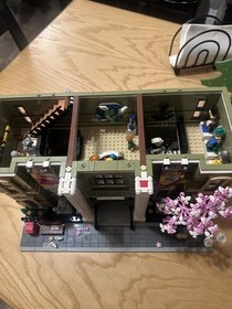 LEGO Icons: Natural History Museum (10326)