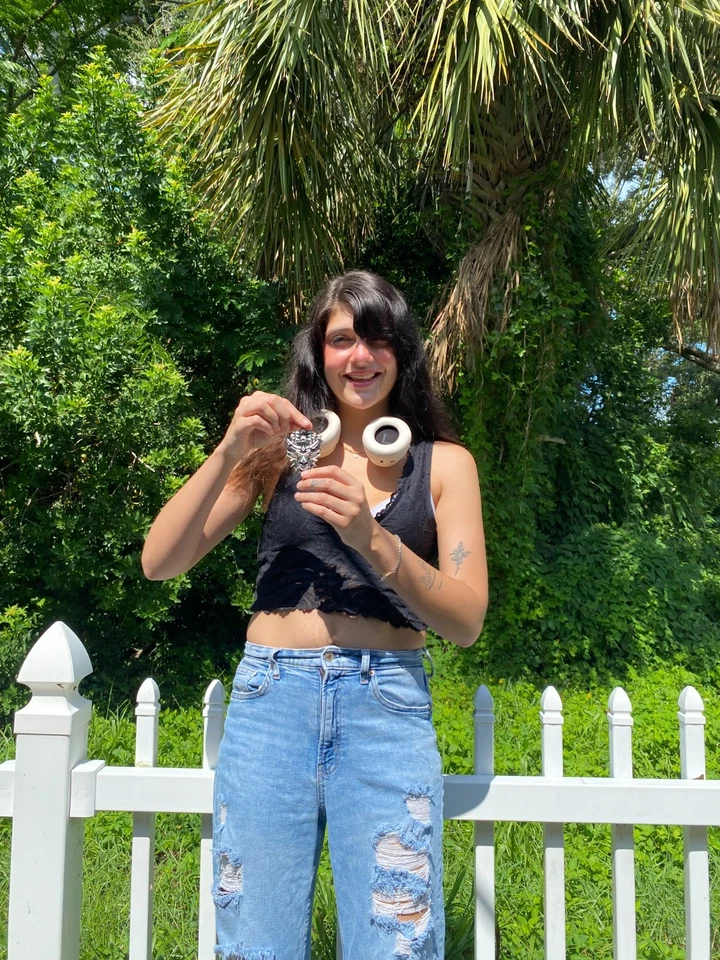 Pingente de caveira com chifres edição limitada “Tricera-Fury / OGFURY” – 45/50 - Imagem 3 de 3