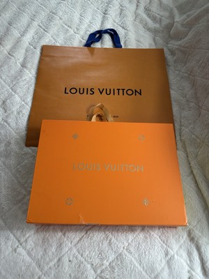 Loui Vuitton Gelb Farbe Leerkarton mit Bandgriffen kommt mit einer Papiertüte