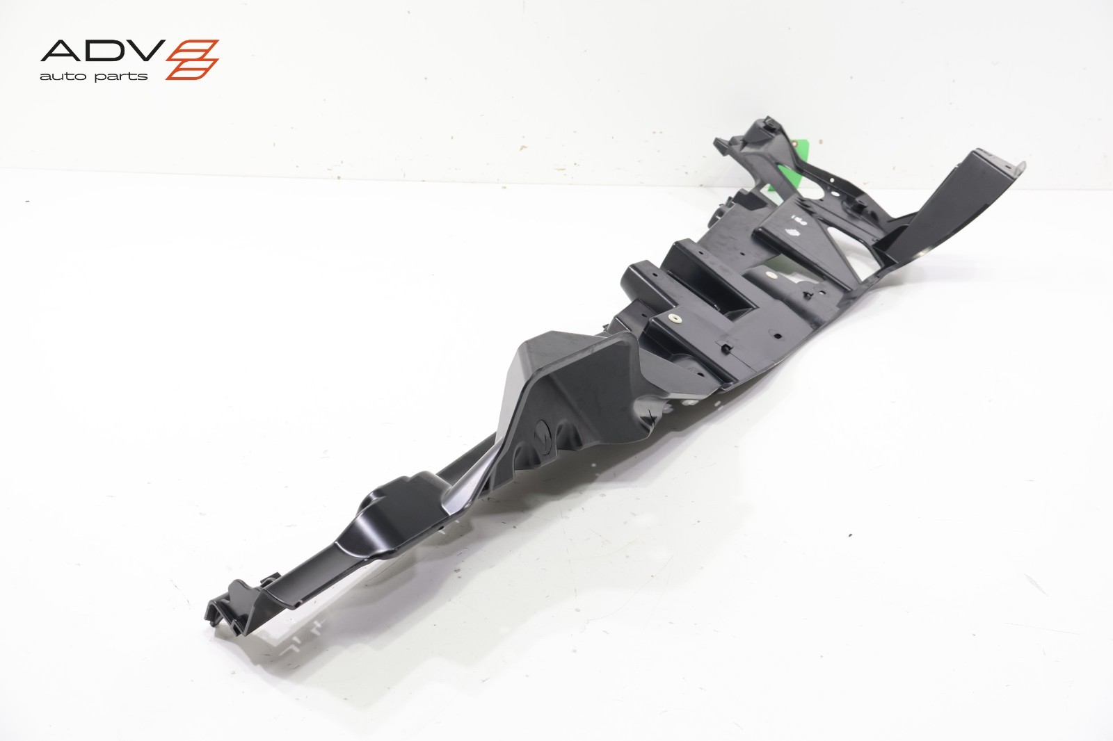 2014-2020 BMW i8 I12 REAR RIGHT PASSENGER SIDE QUARTER PANEL SUPPORT BRACKET OEM