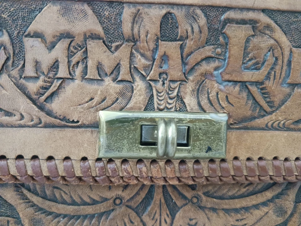 Vintage Brown Tooled Leather Box Handbag Purse w Lucite Handle EMMA LEE Turnlock - Image 3 of 4