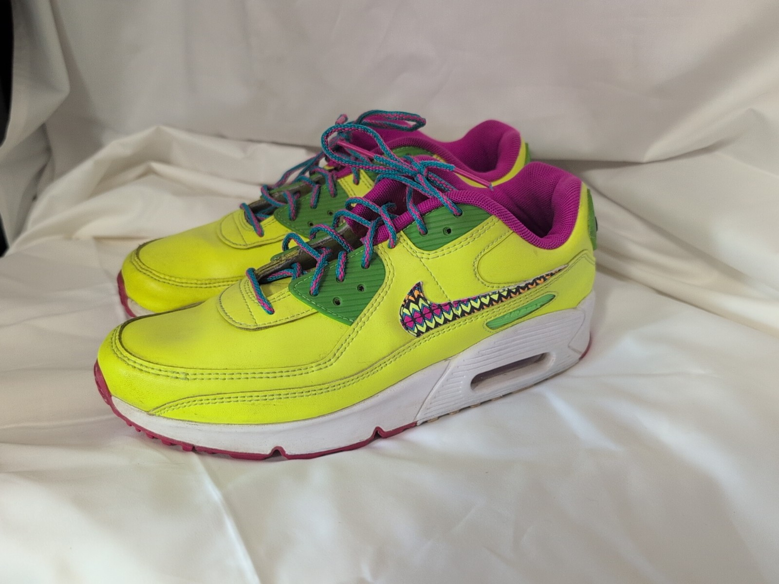 Nike Air Max 90 LTR GS Volt Fire Pink Size 7y  Or Women's Size 8.5