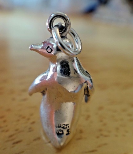 Sterling Silver 3D 20x11x9mm 4.5 gram Standing Penguin Charm! - Picture 2 of 5