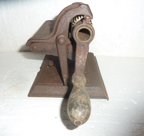 Antica crimpatrice a manovella in ghisa e ottone Royal Fluting - Foto 3 di 8